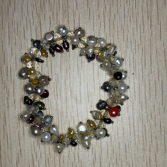 Stretchy pearl, crystal, and silver bracelet - Picture 3 of 5